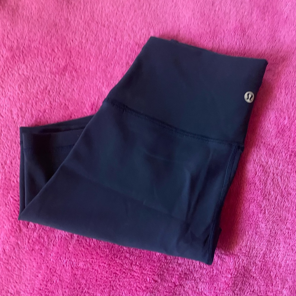 Lululemon size 6 Wunder Train shorts
